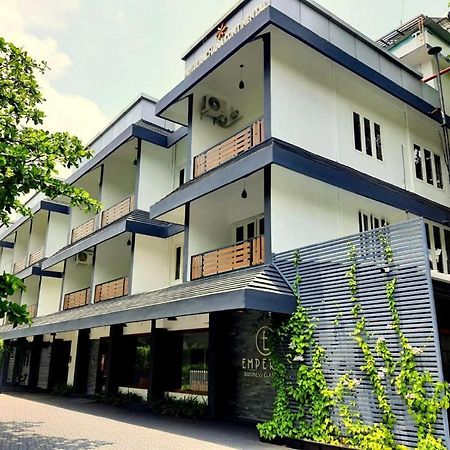 Emperor-Hotel Rachana Continental Pvt Ltd Kizhake Chālakudi Esterno foto