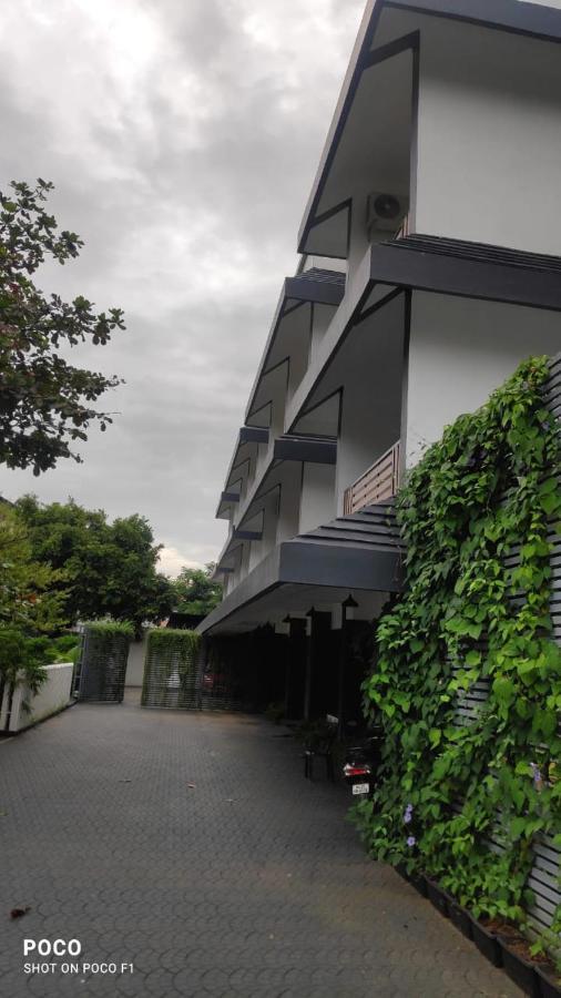 Emperor-Hotel Rachana Continental Pvt Ltd Kizhake Chālakudi Esterno foto