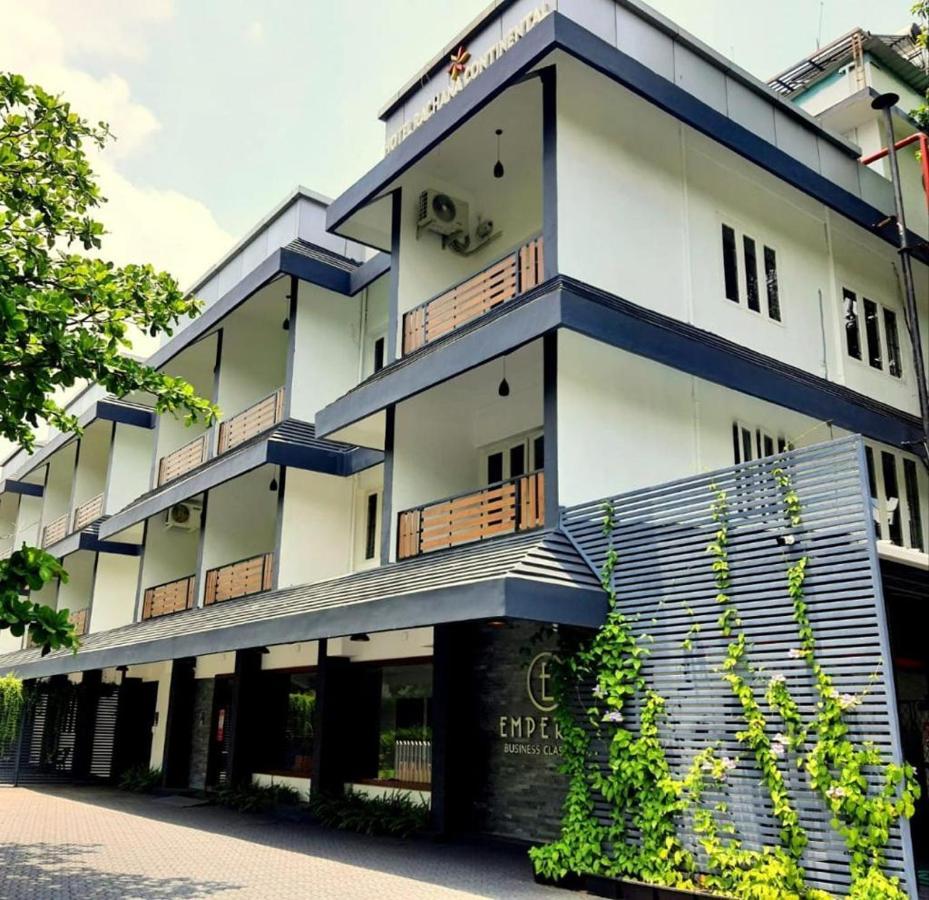 Emperor-Hotel Rachana Continental Pvt Ltd Kizhake Chālakudi Esterno foto
