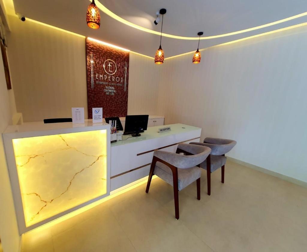 Emperor-Hotel Rachana Continental Pvt Ltd Kizhake Chālakudi Esterno foto