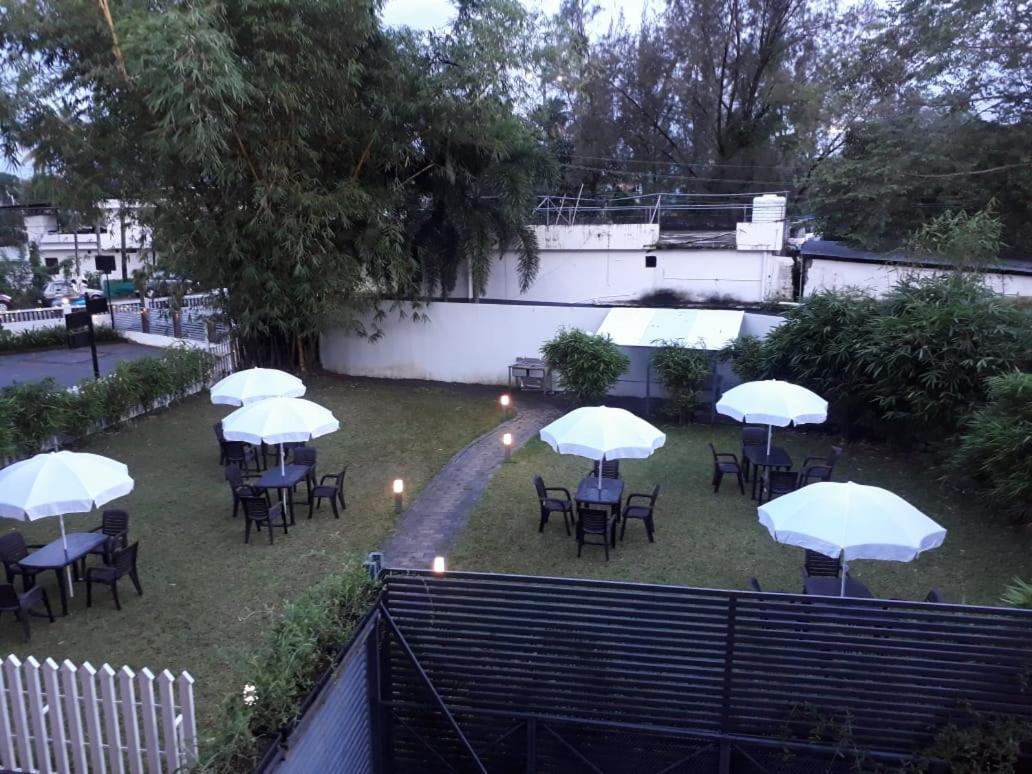 Emperor-Hotel Rachana Continental Pvt Ltd Kizhake Chālakudi Esterno foto