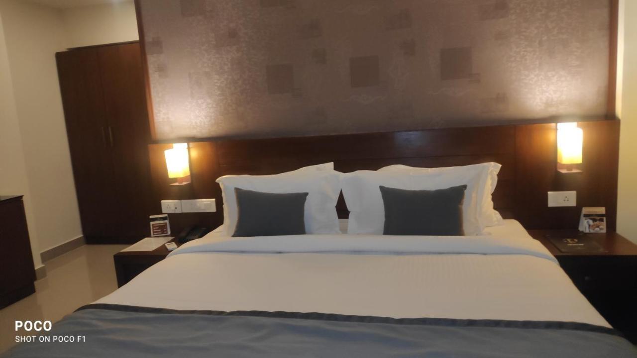 Emperor-Hotel Rachana Continental Pvt Ltd Kizhake Chālakudi Esterno foto