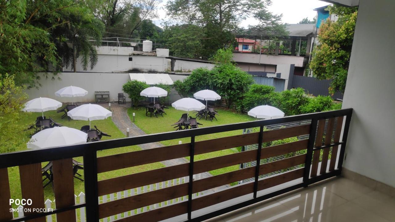 Emperor-Hotel Rachana Continental Pvt Ltd Kizhake Chālakudi Esterno foto
