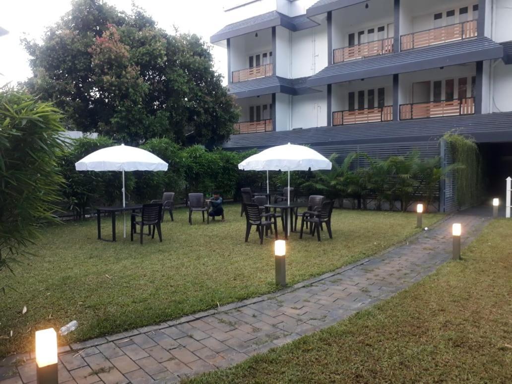 Emperor-Hotel Rachana Continental Pvt Ltd Kizhake Chālakudi Esterno foto