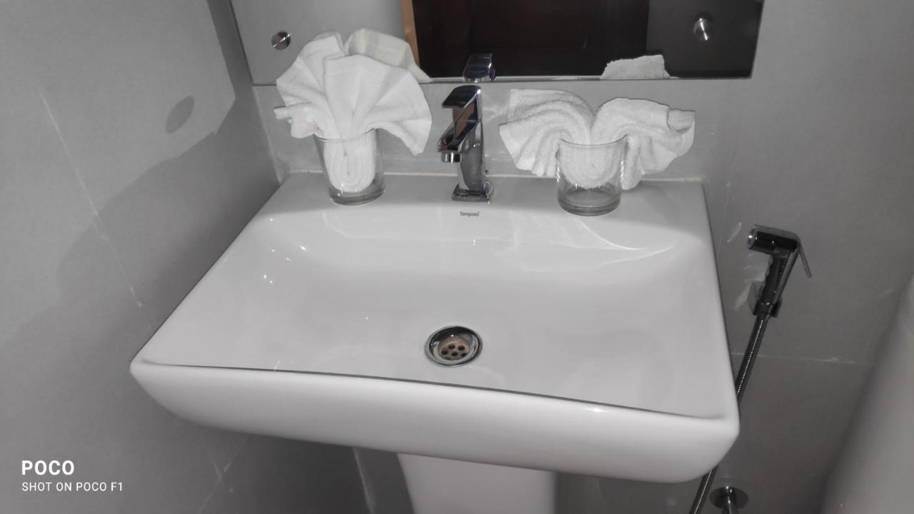 Emperor-Hotel Rachana Continental Pvt Ltd Kizhake Chālakudi Esterno foto