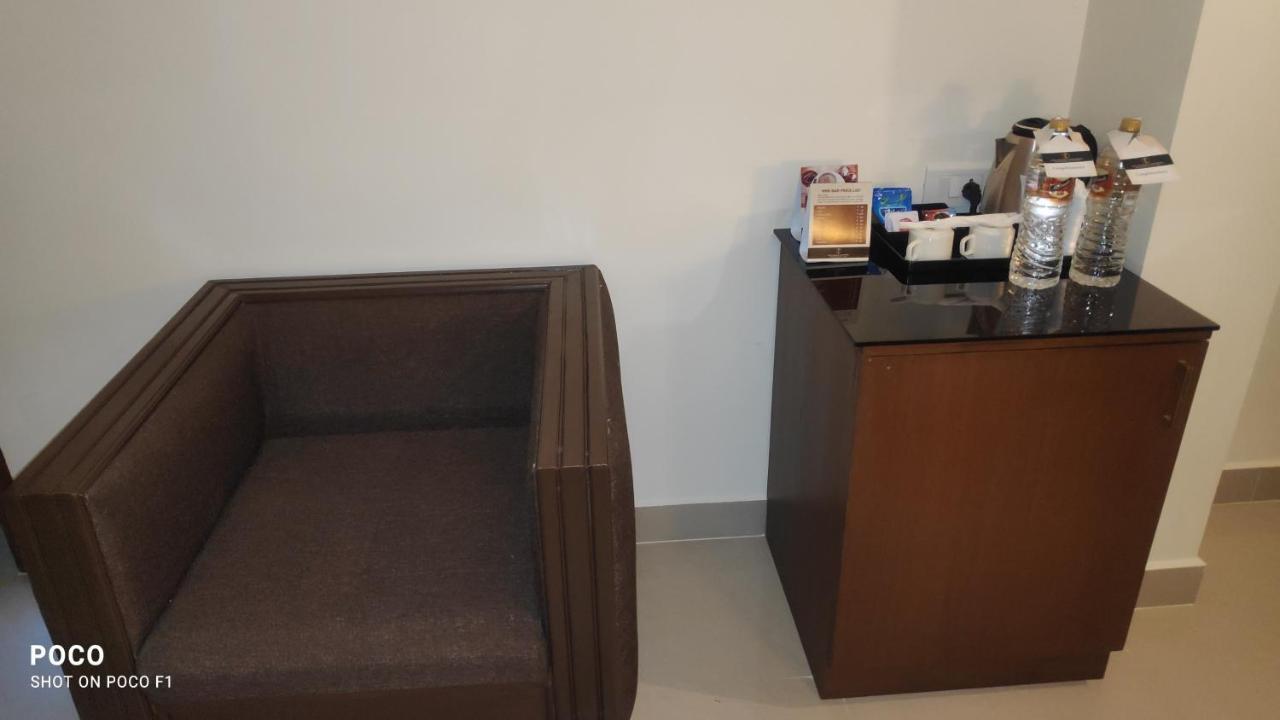 Emperor-Hotel Rachana Continental Pvt Ltd Kizhake Chālakudi Esterno foto
